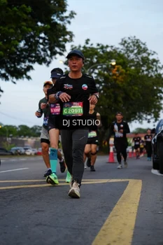 Runner Photo 4196010