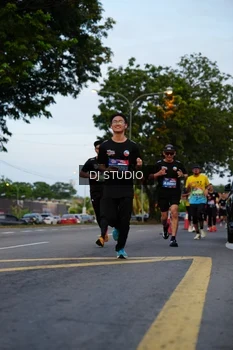 Runner Photo 4196052
