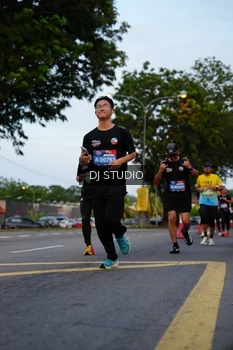 Runner Photo 4196054