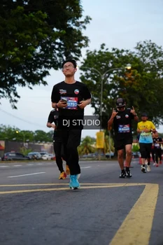 Runner Photo 4196055