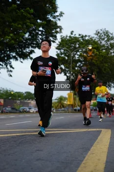 Runner Photo 4196056