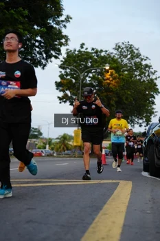 Runner Photo 4196059