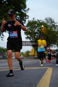 Runner Photo 4196071