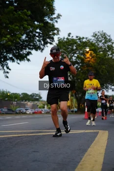 Runner Photo 4196074