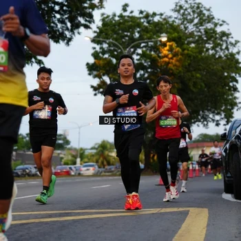 Runner Photo 4196102