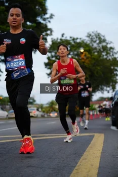 Runner Photo 4196118
