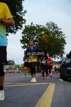 Runner Photo 4196119