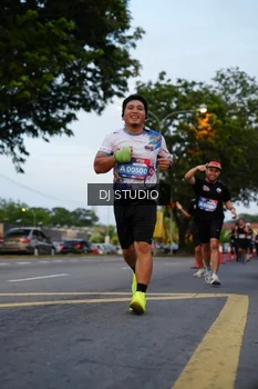 Runner Photo 4196165
