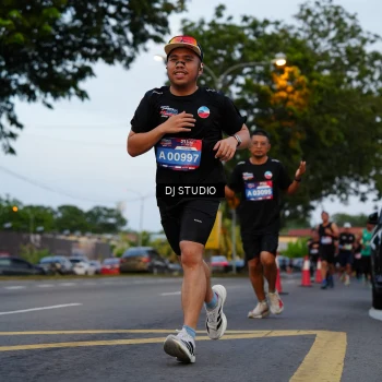 Runner Photo 4196175