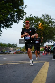 Runner Photo 4196176
