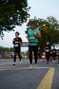Runner Photo 4196244