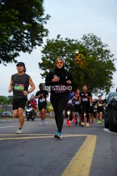 Runner Photo 4196263