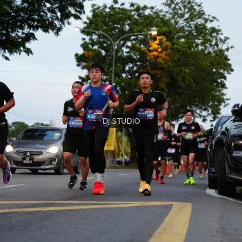 Runner Photo 4196275