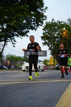 Runner Photo 4196324