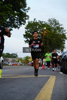 Runner Photo 4196329