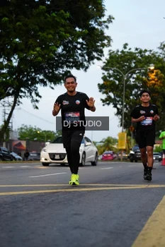 Runner Photo 4196330