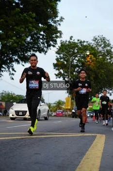 Runner Photo 4196333