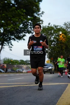 Runner Photo 4196342