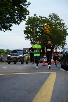 Runner Photo 4196349