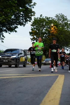 Runner Photo 4196354
