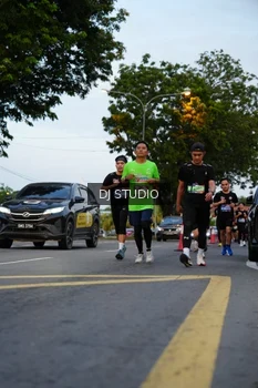 Runner Photo 4196355