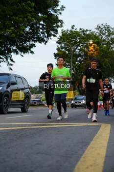 Runner Photo 4196359