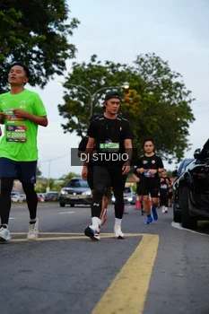Runner Photo 4196370