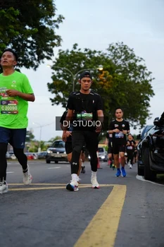 Runner Photo 4196372