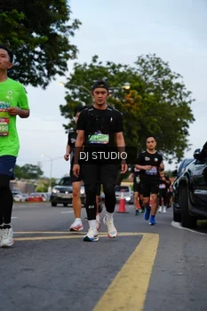 Runner Photo 4196373