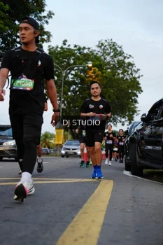 Runner Photo 4196375