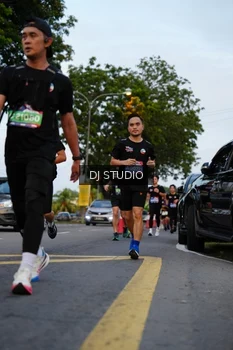 Runner Photo 4196377