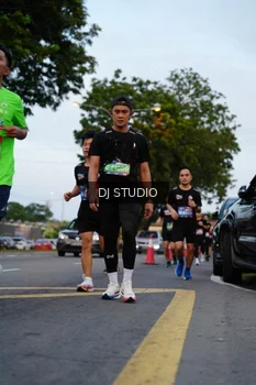 Runner Photo 4196378