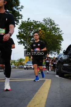 Runner Photo 4196383