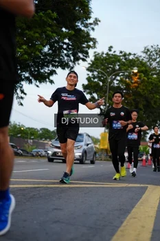 Runner Photo 4196390