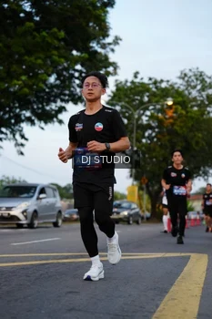 Runner Photo 4196410