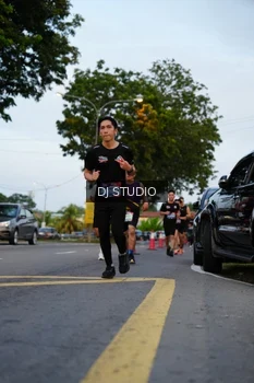 Runner Photo 4196415