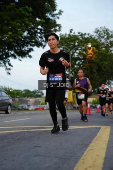 Runner Photo 4196425
