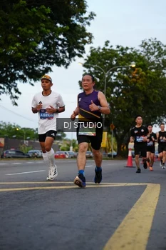 Runner Photo 4196435