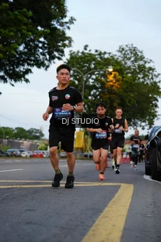 Runner Photo 4196451