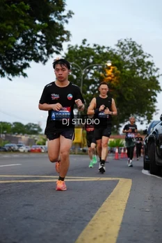 Runner Photo 4196462