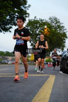 Runner Photo 4196464