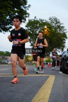 Runner Photo 4196466