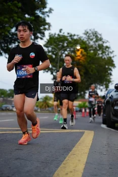 Runner Photo 4196468