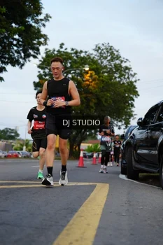 Runner Photo 4196470