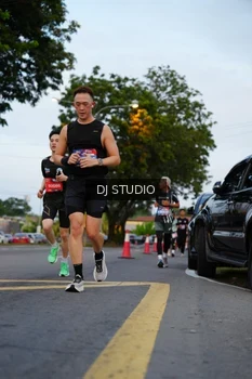 Runner Photo 4196471