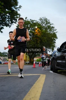 Runner Photo 4196472