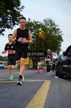 Runner Photo 4196473