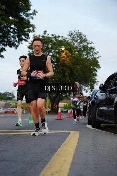 Runner Photo 4196474
