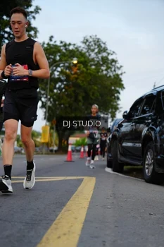 Runner Photo 4196476