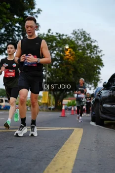 Runner Photo 4196477